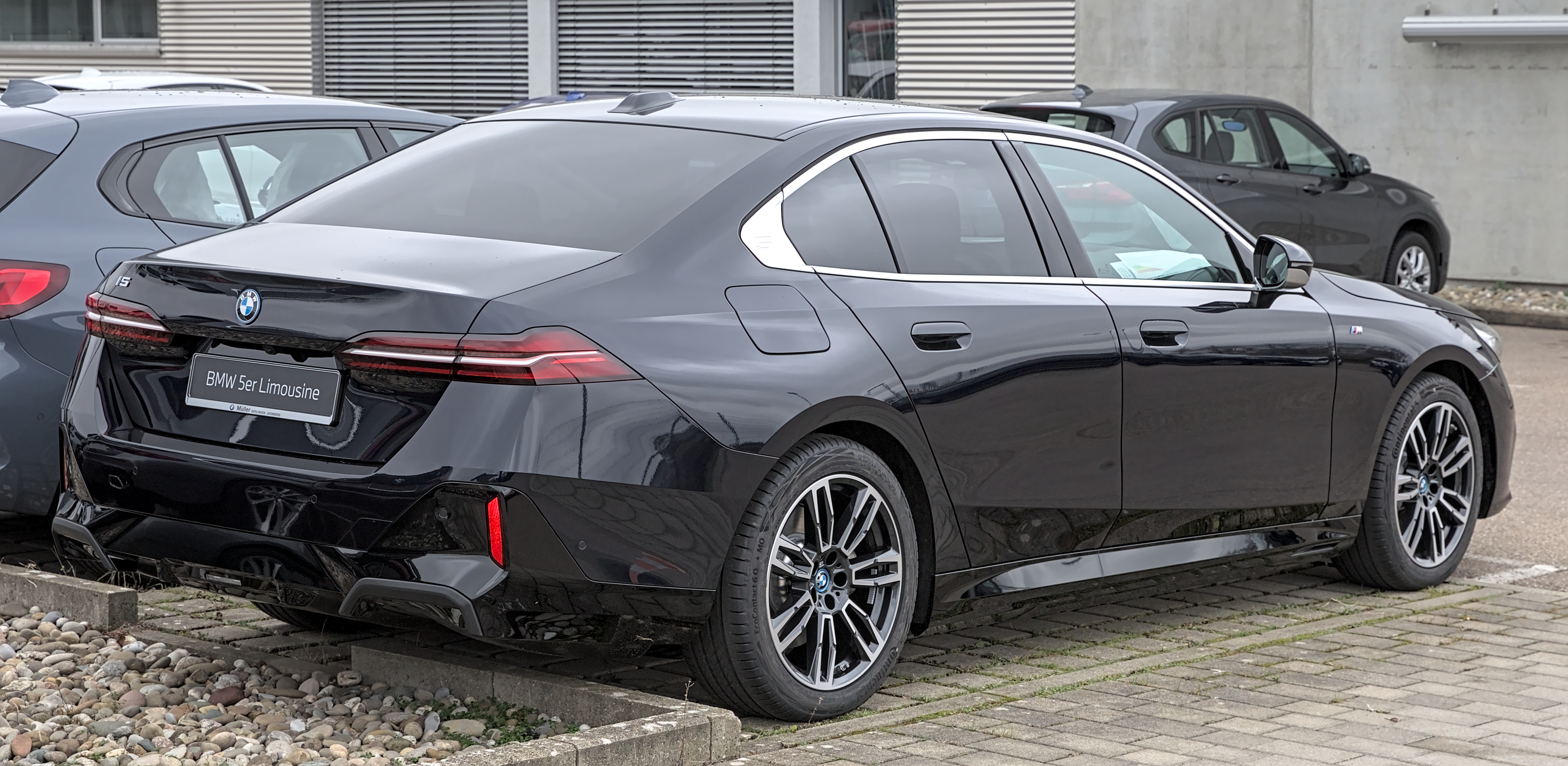 BMW i5 - image 1