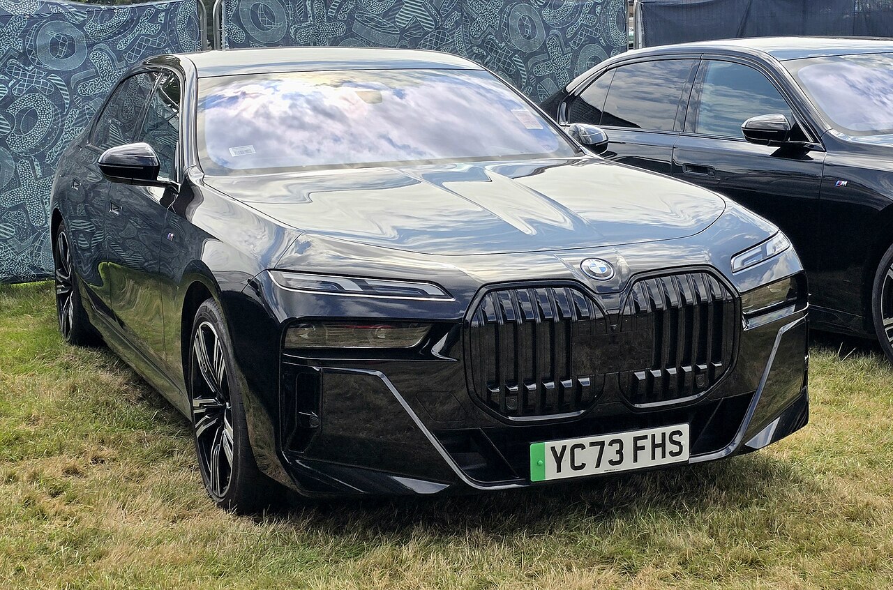 BMW i7 - image 1