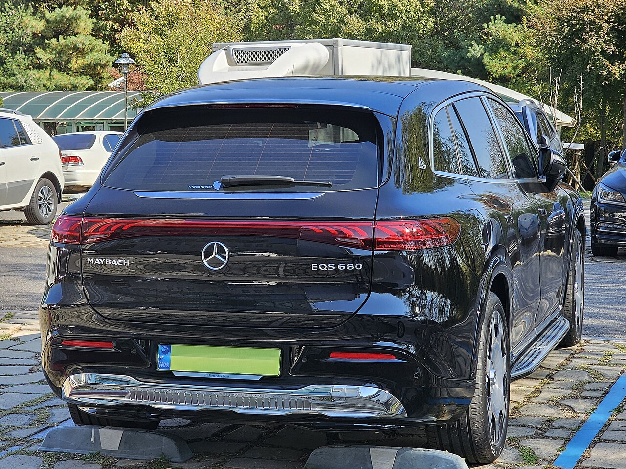 Mercedes-Benz Maybach EQS SUV 680